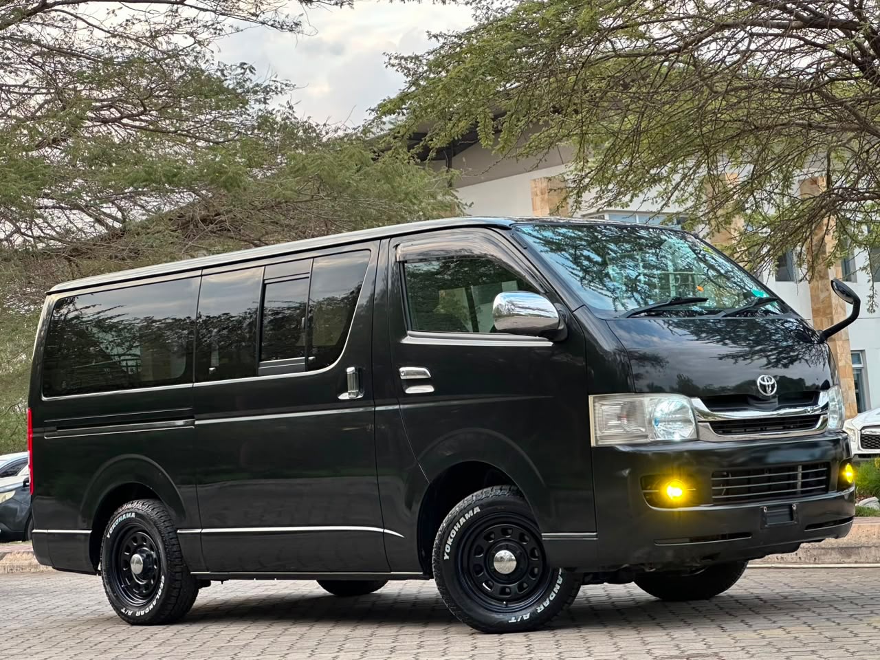 TOYOTA HIACE VAN LONG